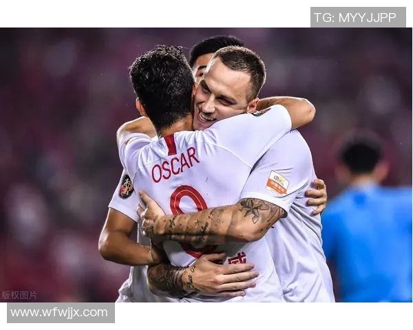 哈登意外邂逅足球巨星两位运动员的精彩瞬间引发球迷热议